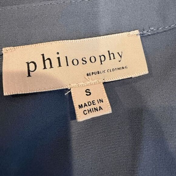 Philosophy Sheer Gauzy Slate Blue Cap Sleeve Blouse Pintuck V-Neck Size Small - Picture 4 of 9